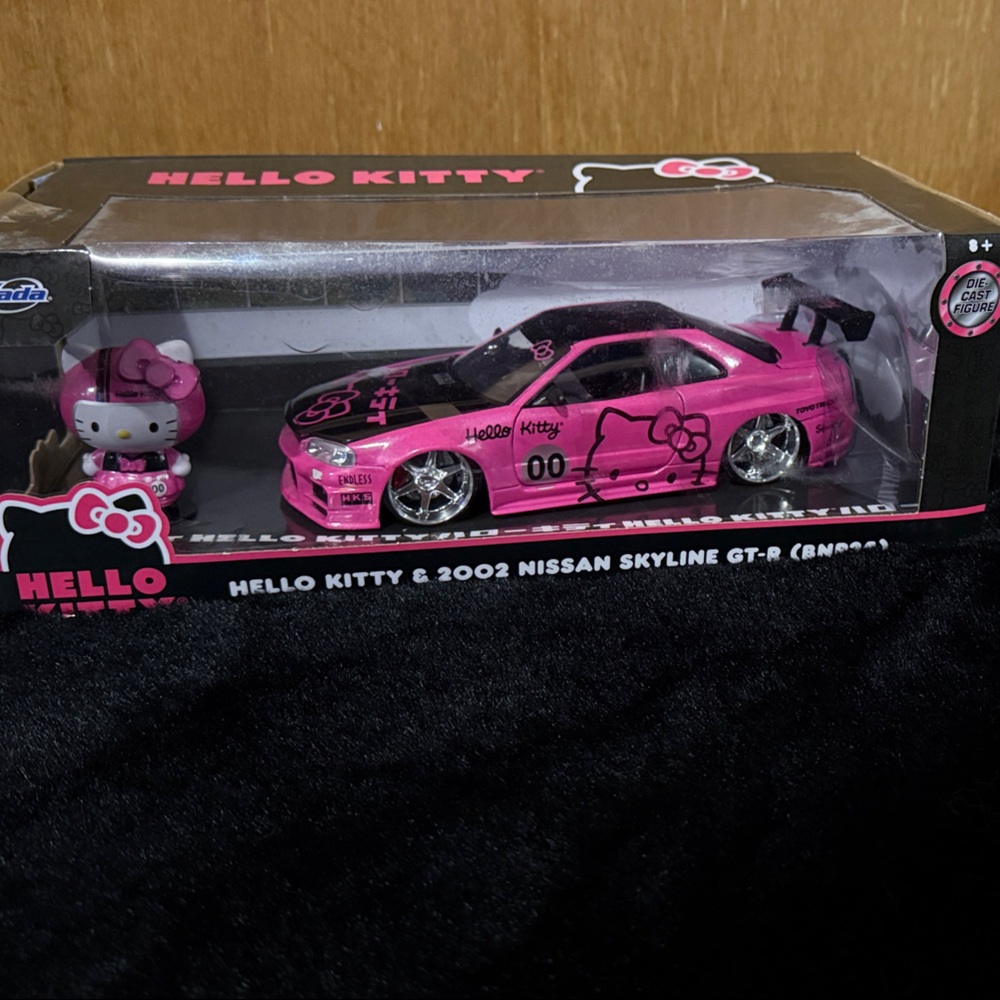 Hello Kitty Pink Nissan Skyline GT-R Toy Car